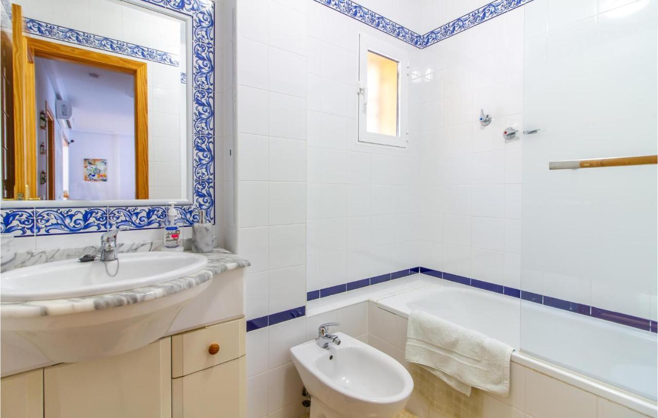 4 Bedroom Cozy Home In Pilar De La Horadada Εξωτερικό φωτογραφία